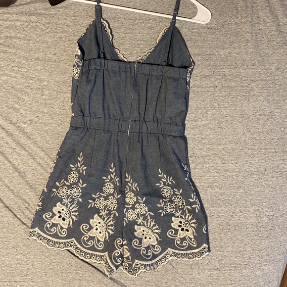 Lace Romper - Picture 4 of 4